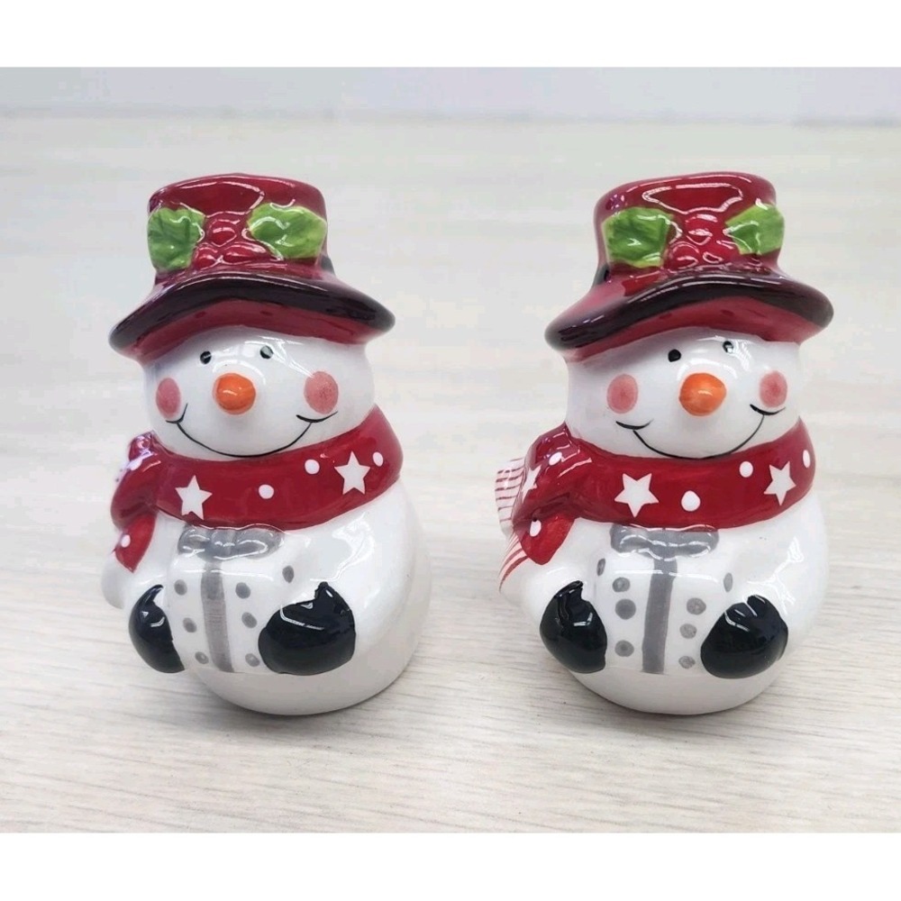 American Atelier Snowman Salt & Pepper Shakers Holly Berries Carrot Nose Scarf